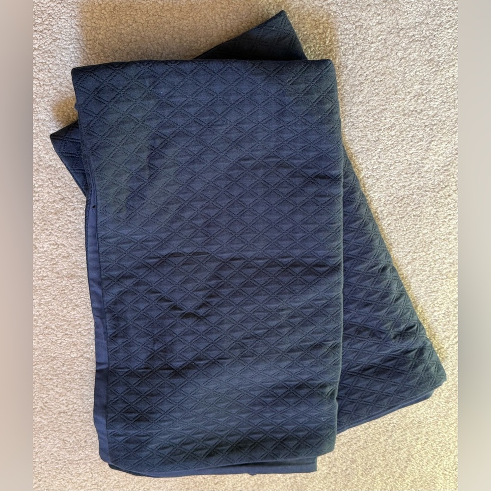 Two KING size Matelasse Shams - Picture 2 of 6